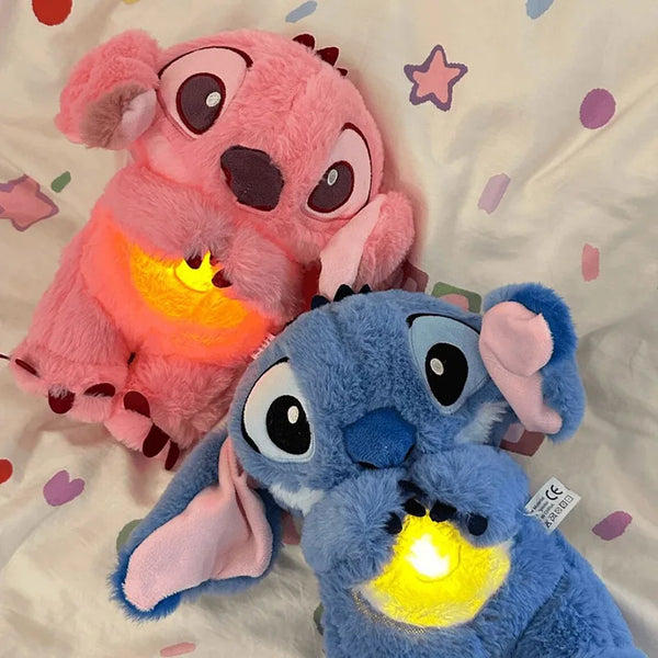 Little Stitch de Pelúcia com Som e Respiração + Brinde Exclusivo de Natal (Kit 2 Bolsinhas Stitch Azul e Rosa)